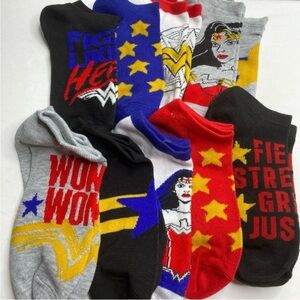 NWT Wonder Woman Themed Ankle Socks Set - Multicolor
